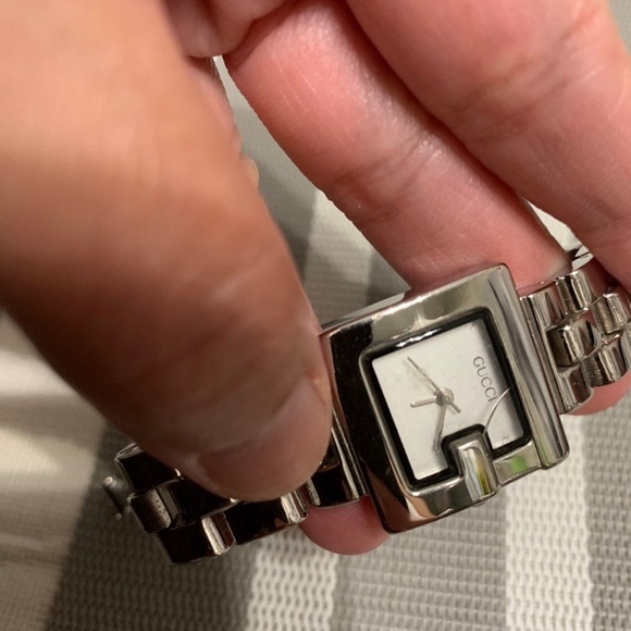 Silver old style Gucci watch ☝️🌹💥PRICE FIRM - Picture 2 of 4
